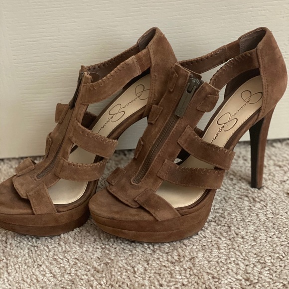 Heels - Picture 4 of 4